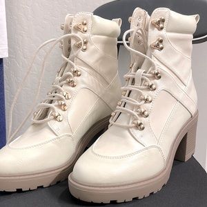 Chunky lace up boot never been worn